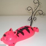 pembe siyah renkli kedi figürlü dekoratif takı askı  modelleri