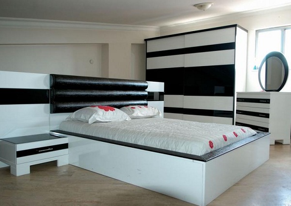 siyah beyaz lakeli aynalı 2013 modern yatak odası tasarımları modelleri