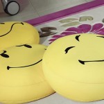 smiley şekilli modern dekoratif yastık modeli