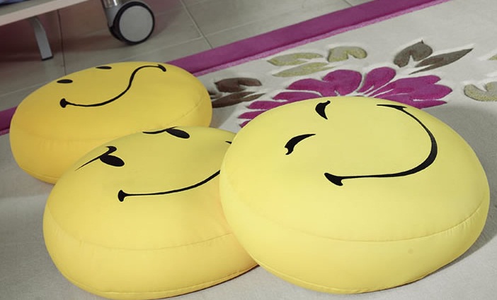 Smiley şekilli Modern Dekoratif Yastık Modeli