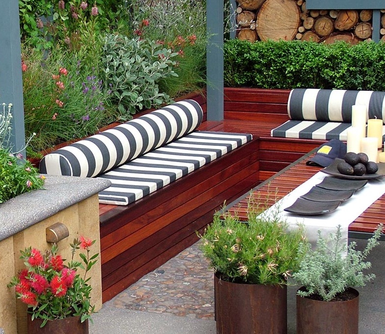 zarif siyah beyaz şeritli köşe takımı bahçe dekorasyon modeli zarif siyah beyaz şeritli köşe takımı bahçe dekorasyon modeli